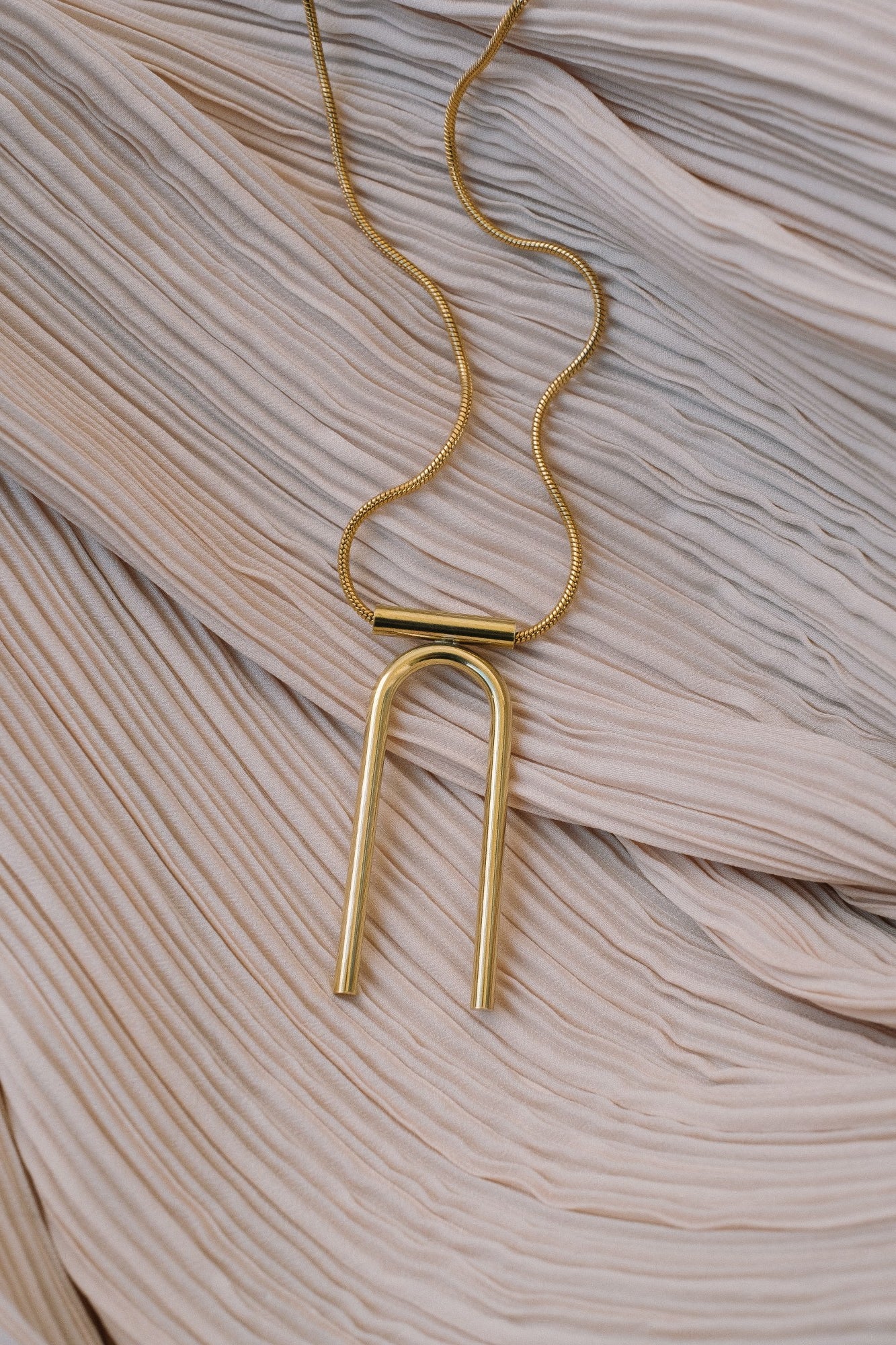 U necklace