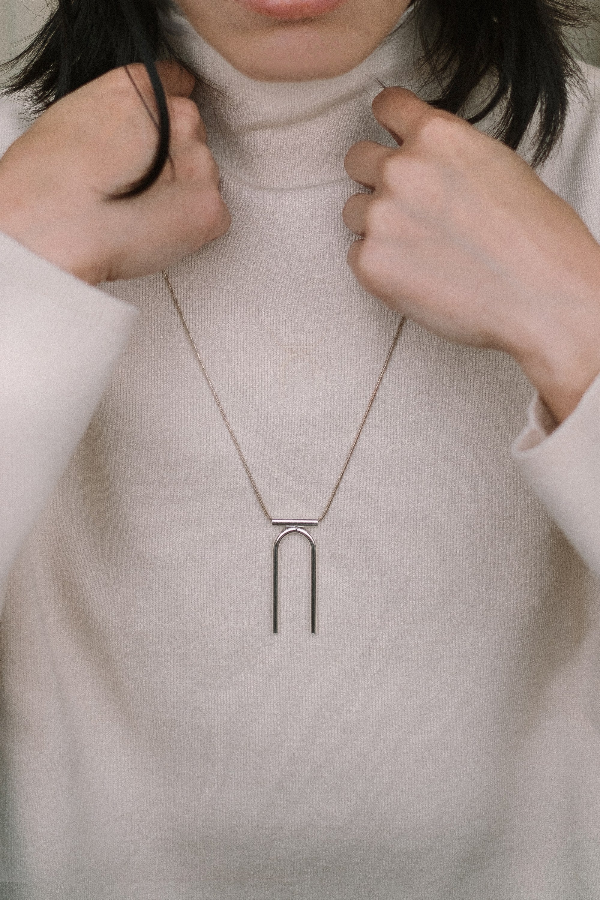 U necklace